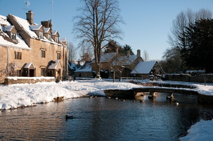 Oxford, Cotswolds & Stratford-upon-Avon with Christmas Lunch