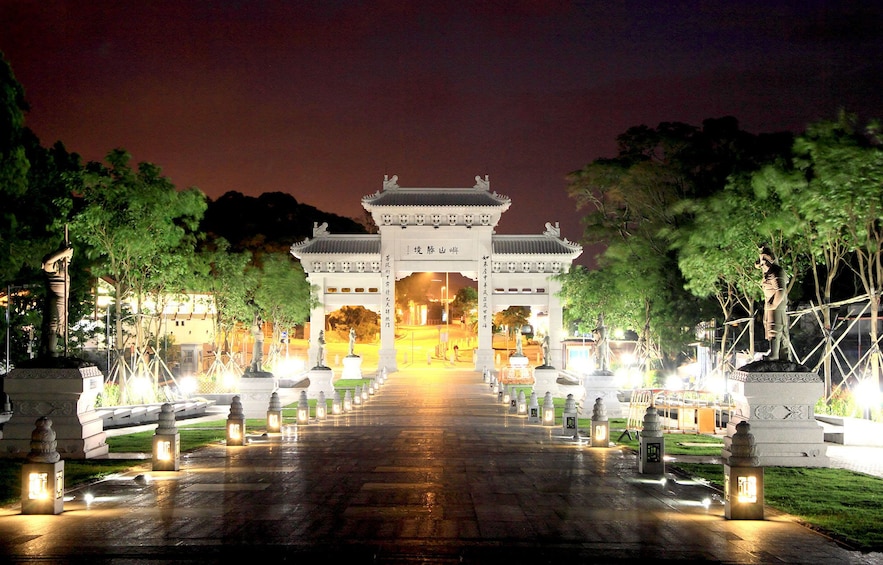 Lantau Island Tour with Big Buddha, Tai O Boat Ride & Lunch
