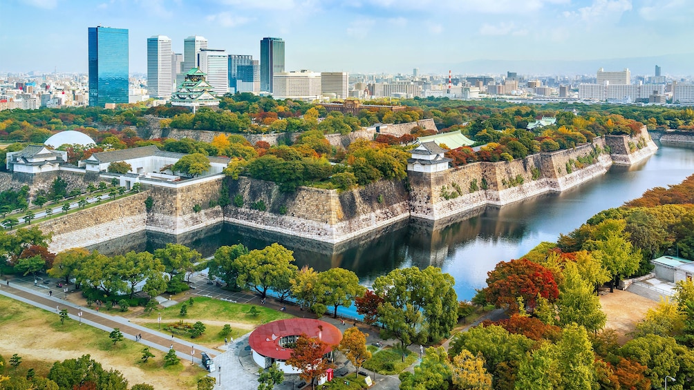 正在顯示第 4 張相片,共 8 張。 Aerial city view of Osaka