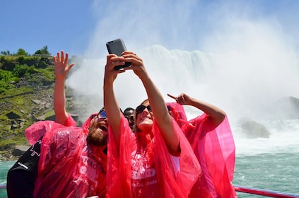 Niagara Falls Tour from Toronto with skip-the-line Boat Ride