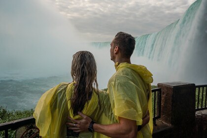 Niagara Falls Tour from Toronto with skip-the-ticket-line Boat Ride
