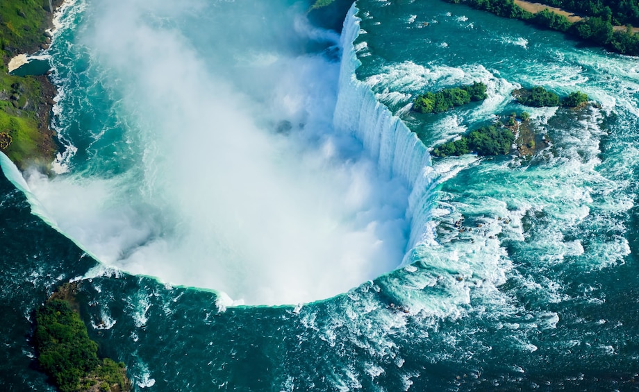 Niagara Falls Day Tour from Toronto with Buffet Lunch & Boat