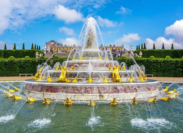 Versailles Palace & Gardens: Skip the Line Guided Tour