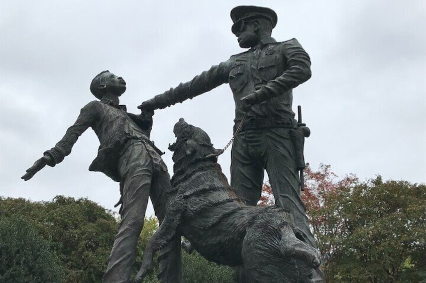 Statue in Kelly Ingraham Park