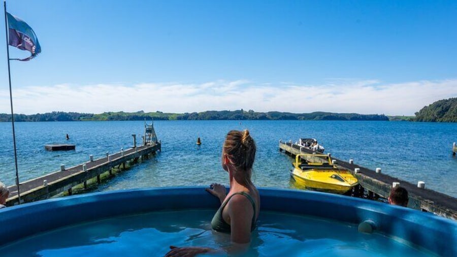 Katoa Jet Boat & Lake Rotoiti Hot Pools