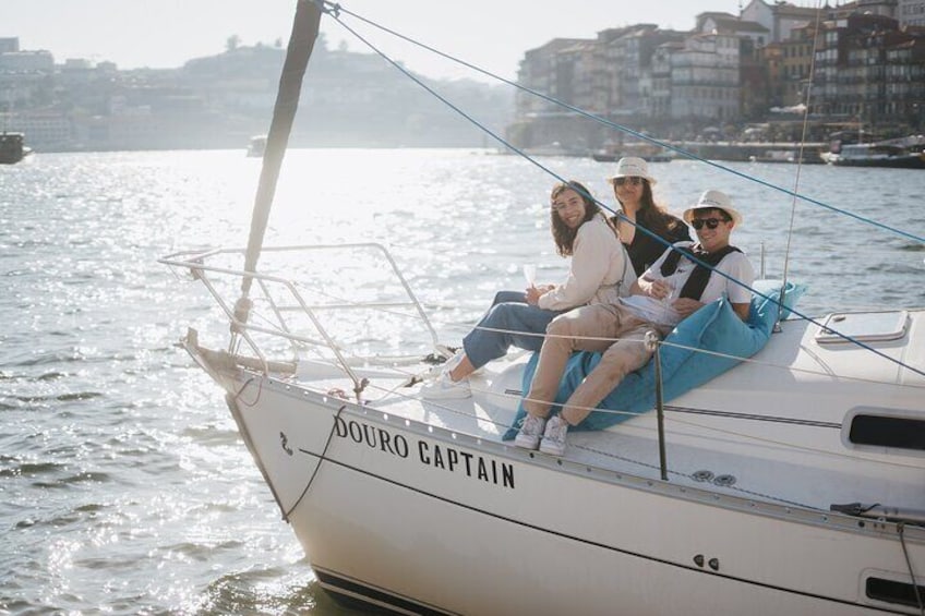 Porto: Private tour on a charming sailboat on the Douro River