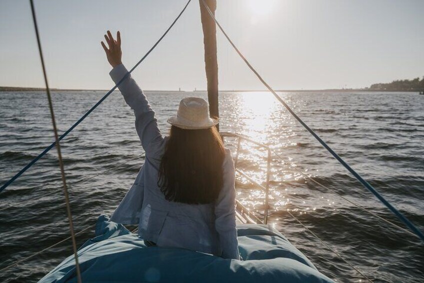 Porto: Private tour on a charming sailboat on the Douro River