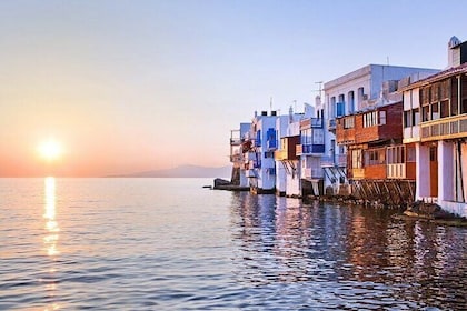Mykonos : nagez à Rhenia et admirez le coucher de soleil sur la Petite Veni...