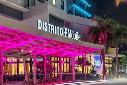 Salsaklass och kulinariska läckerheter ingår på Distrito T-Mobile