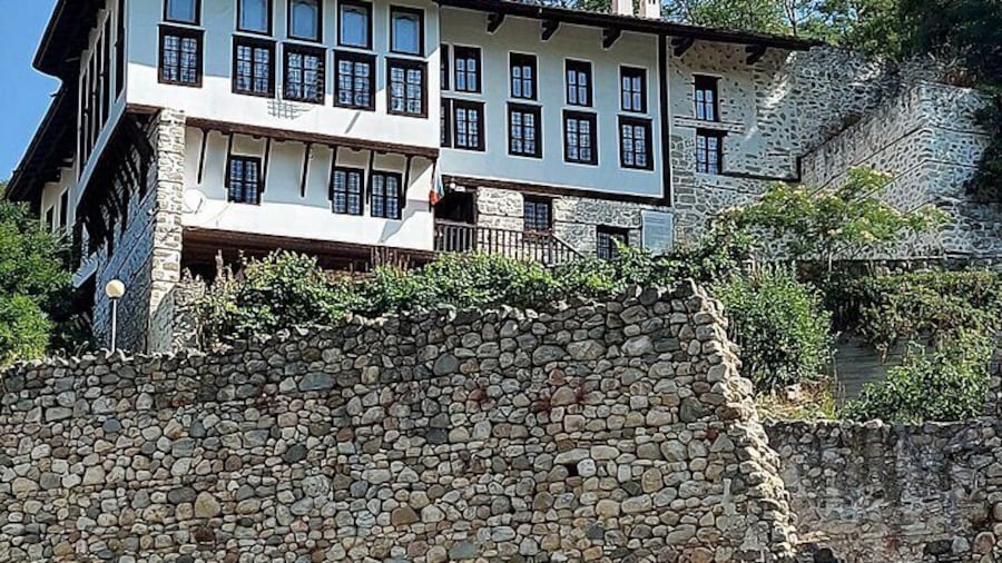 https://media-cdn.tripadvisor.com/media/attractions-splice-spp-720x480/0c/09/f3/14.jpg