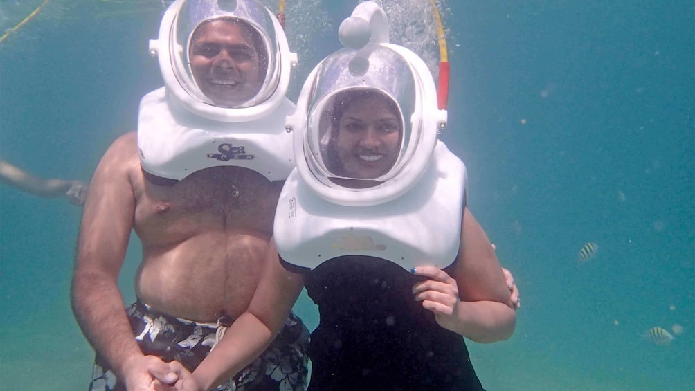Couple on the Sea Trek tour in San Juan
