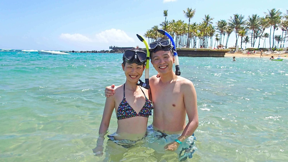 Couple on a snorkeling adventure in San Juan 
