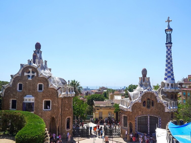 Fast Track: Park Güell & Sagrada Familia Tour with Towers