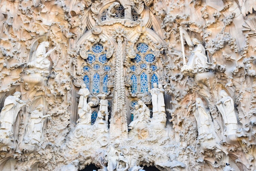 Fast Track: Park Güell & Sagrada Familia Tour with Towers