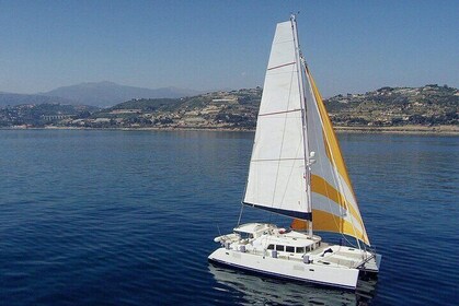 Tagestörn auf einem Segelkatamaran in Sardinien