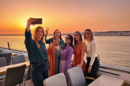 Sunset cruise on Tagus river with Welcome Drink included