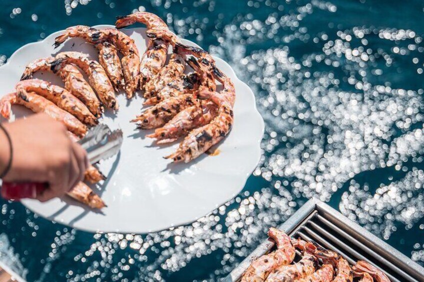 SP Catamaran Majestic Cruise in Santorini with Snacks, Meal & Drinks