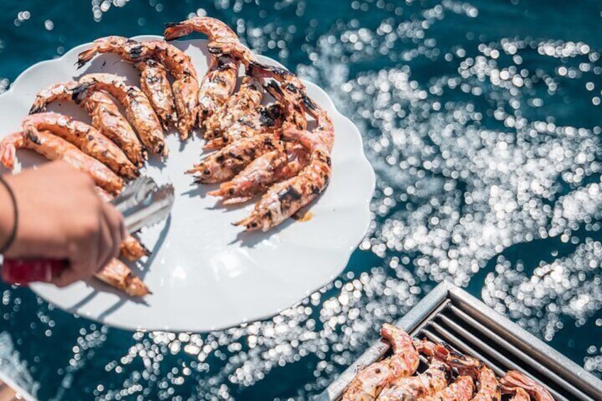 SP Catamaran Majestic Cruise in Santorini with Snacks, Meal & Drinks