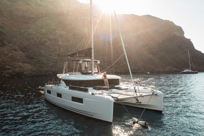 SP Catamaran Majestic Cruise in Santorini with Snacks, Meal & Drinks