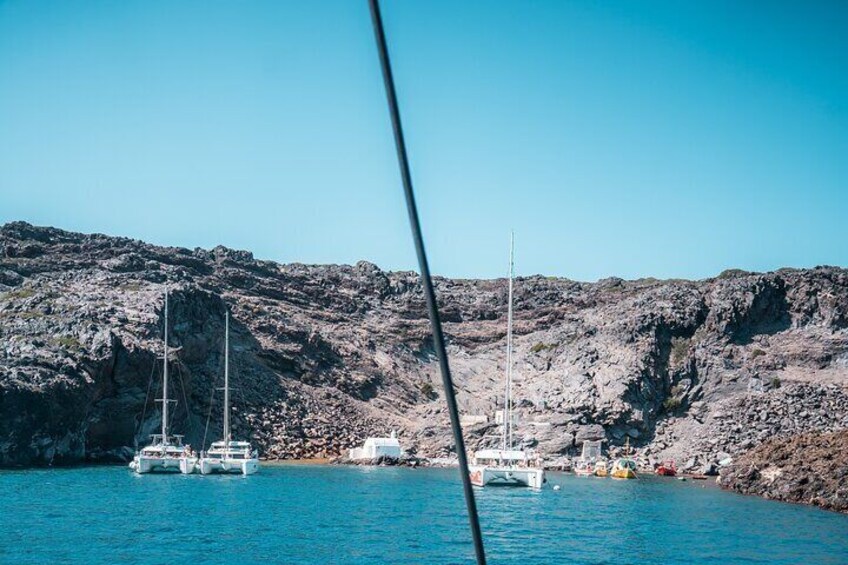 SP Catamaran Majestic Cruise in Santorini with Snacks, Meal & Drinks