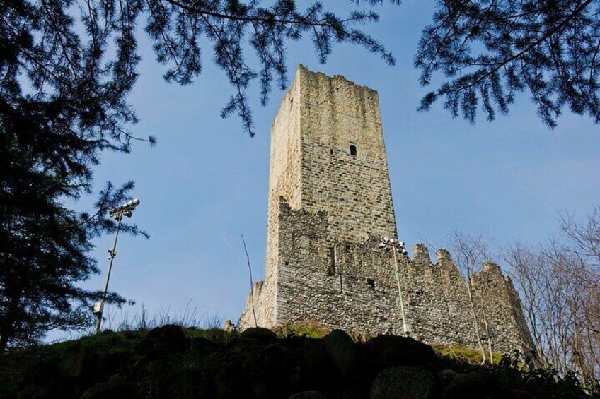 Private 2-Hour Tour of the Medieval Castle over Lake Como