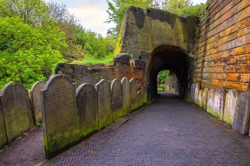 Small-Group St. James Cemetery Tour in Liverpool