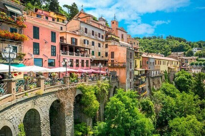 Private Tour Nemi, Ariccia and Castel Gandolfo With Wine Tasting