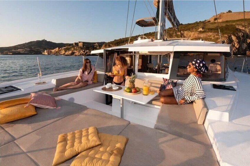 CATAMARAN Kleftiko Poliegos & Round of Milos Lunch with Openbar