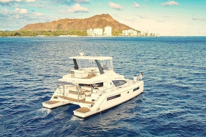 Exclusive Waikiki Yacht Snorkel with Lunch and Bevs