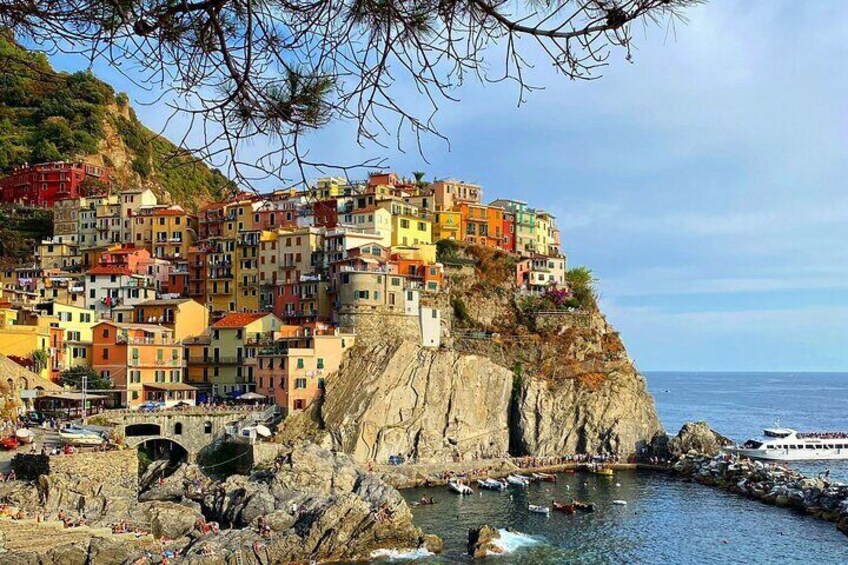 3-Hour Relaxing Tour by Boat with Aperitif in Cinque Terre