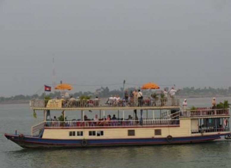 Picture 15 for Activity Phnom Penh: Mekong River Sunset Cruise with free flow drink