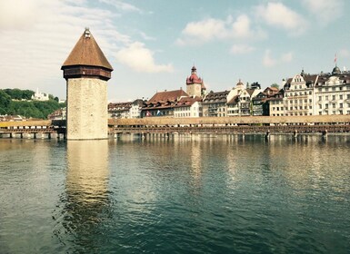 Lucerne: billet château d'eau avec visite guidée privée