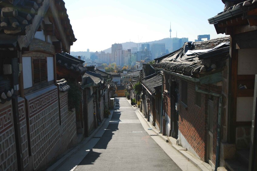 Picture 9 for Activity Seoul: Gyeongbok Palace, Bukchon Village, and Gwangjang Tour