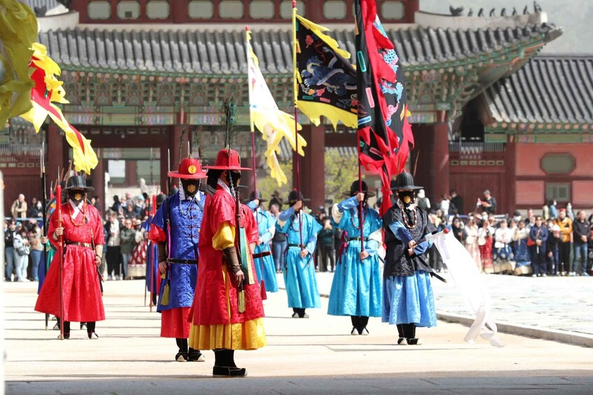 Picture 6 for Activity Seoul: Gyeongbok Palace, Bukchon Village, and Gwangjang Tour