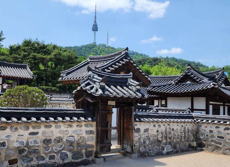 Picture 8 for Activity Seoul: Gyeongbok Palace, Bukchon Village, and Gwangjang Tour