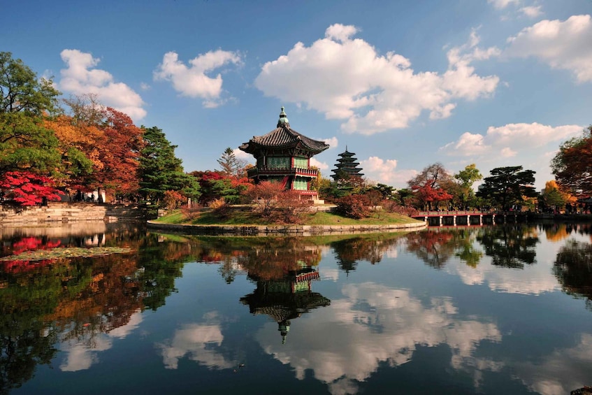 Picture 3 for Activity Seoul: Gyeongbok Palace, Bukchon Village, and Gwangjang Tour