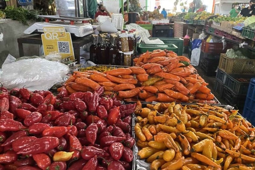Picture 4 for Activity Santiago de Cali: Fruit Market Walking Tour with Tastings
