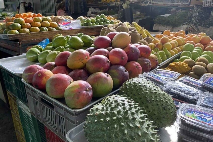 Picture 3 for Activity Cali: Fruit Market Walking Tour with Tastings