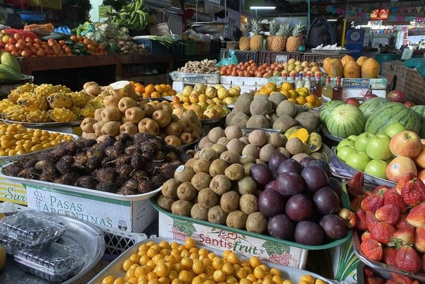 Picture 2 for Activity Cali: Fruit Market Walking Tour with Tastings