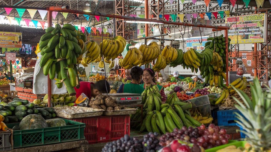 Cali: Fruit Market Walking Tour with Tastings