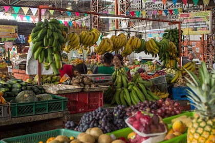 Cali: Fruit Market Walking Tour with Tastings