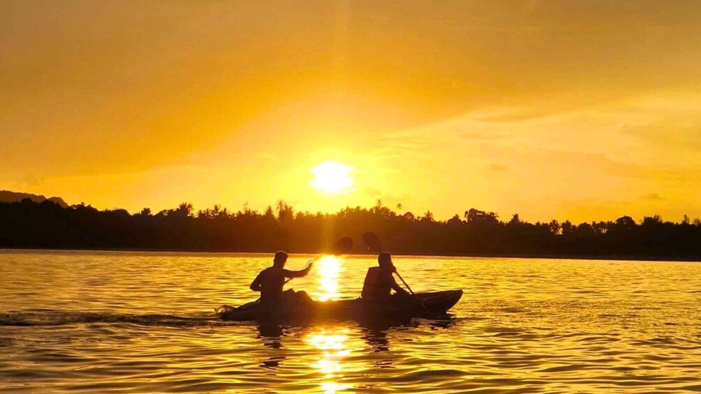 Krabi: Kayaking Sunset At Ao Thalane Tour with BBQ Dinner