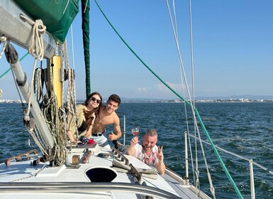 Lisbonne : Bateau privé excursion avec option coucher de soleil