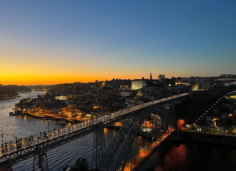 Picture 10 for Activity Porto e Foz: City Tour Douro Privado em Ford T Elétrico