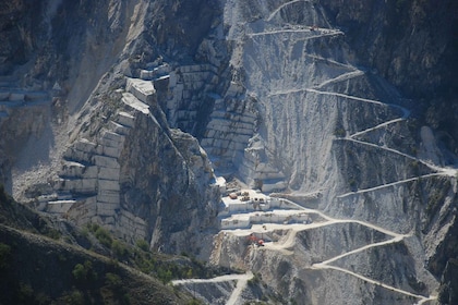 From Carrara: Marble Quarries Jeep Tour with Lardo Tasting