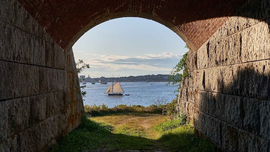 Portland: Private Island Fort Tour