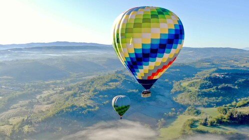 Sienne : Vol en montgolfière au-dessus de la Toscane avec un verre de vin