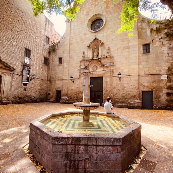 Picture 3 for Activity Barcelona: Gothic Quarter and Flamenco Show (Small Group)