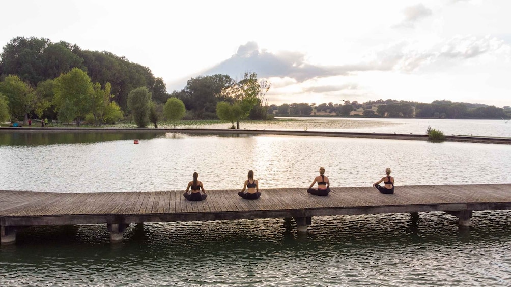 Chiusi: Yoga Lesson and Picnic on the Shore of Chiusi Lake