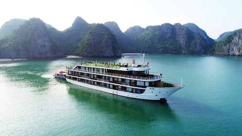 Hanoi: crucero de 2 días de 5 estrellas por la bahía de Halong Lan Ha